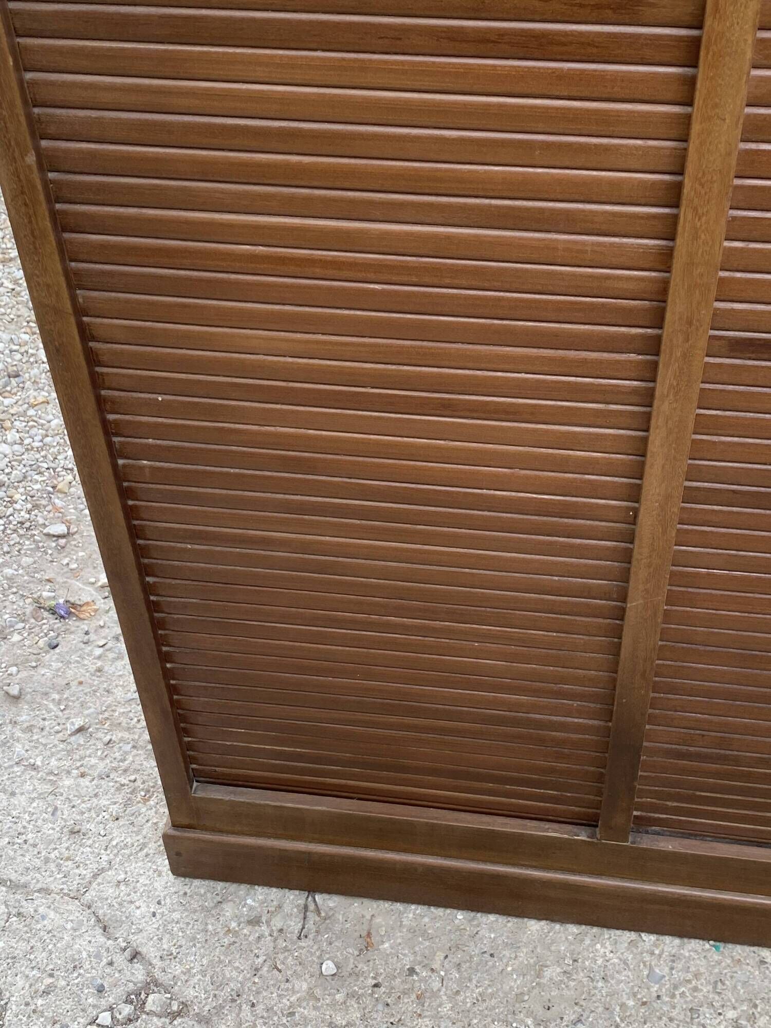 Double-column oak filing cabinet with curtains, 50.