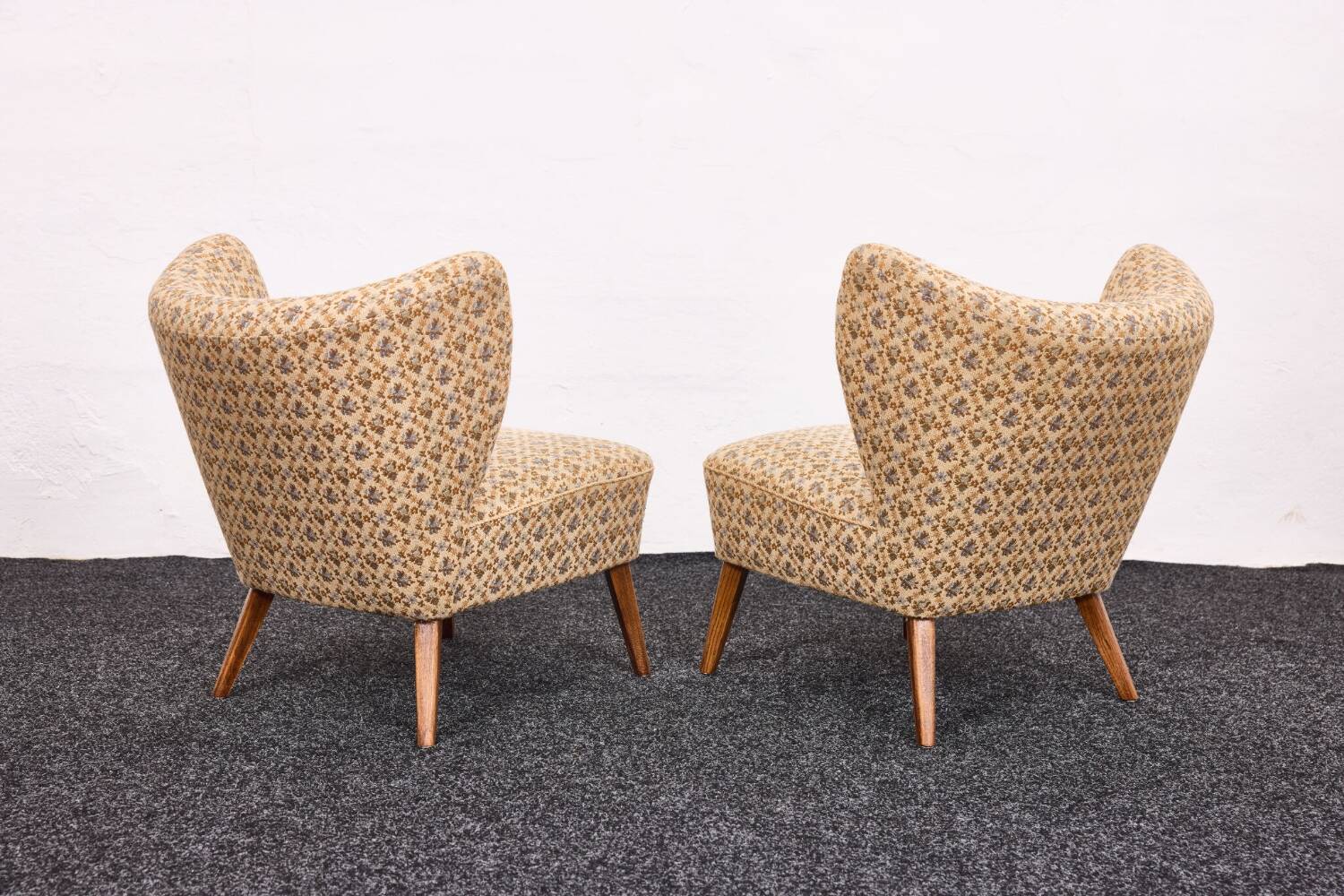 Ensemble canapé et fauteuil cocktail suédois, années 1950 – Dossier courbé