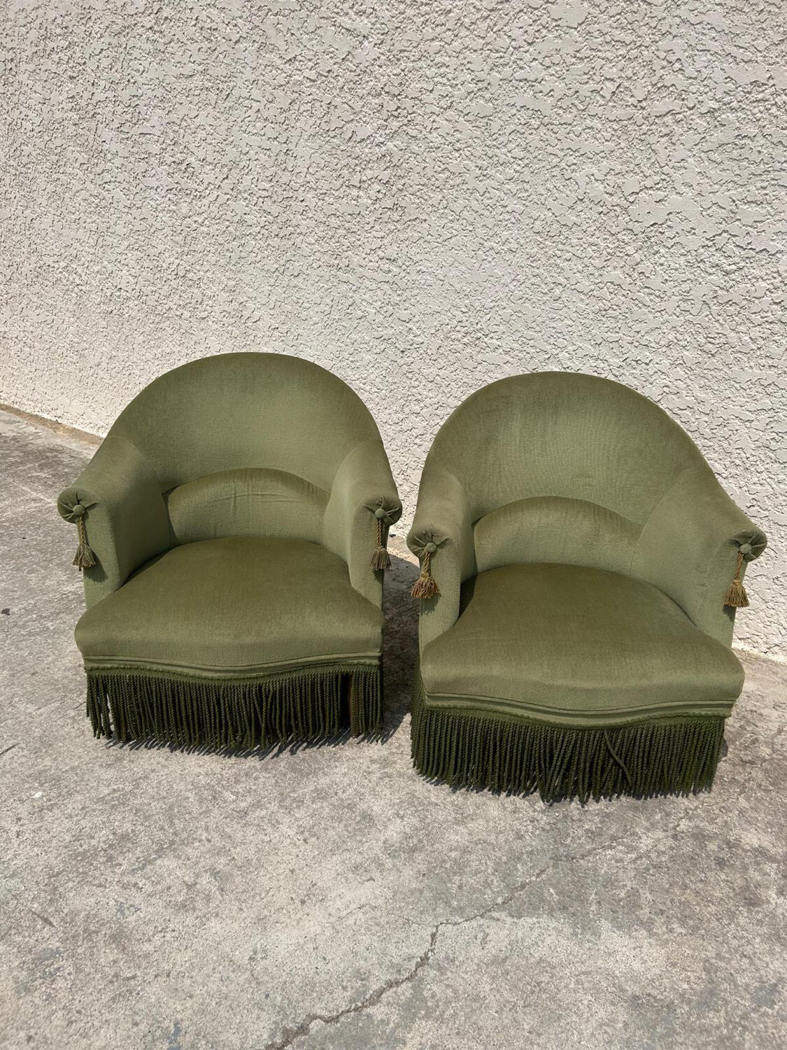 Paire de fauteuils crapaud vert vintage