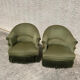 Paire de fauteuils crapaud vert vintage