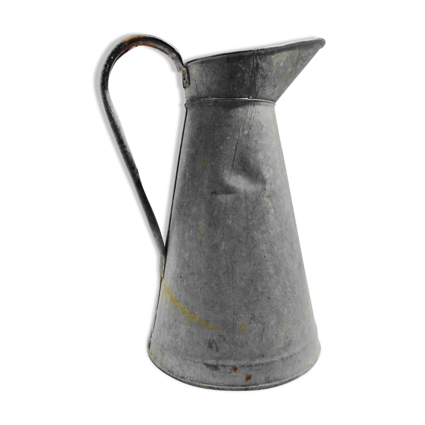 Old zinged metal broc