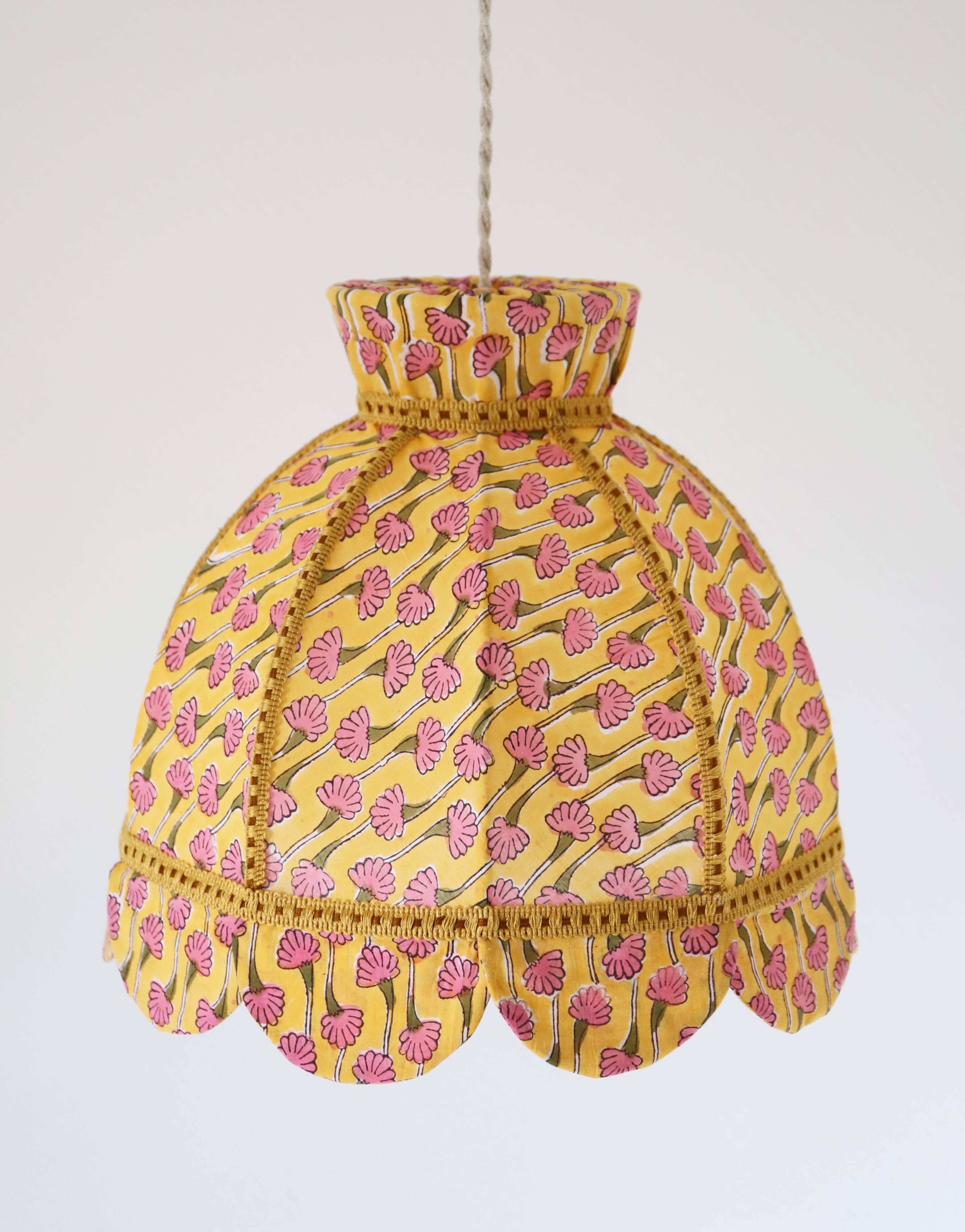 Printed textile suspension, dome shape with small crown