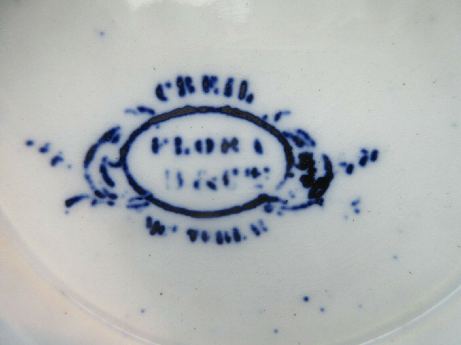 Saladier Creil Montereau, modèle Flora: Les Liserons bleus