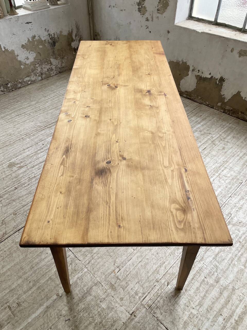 Farmhouse table with spindle legs 2.50m