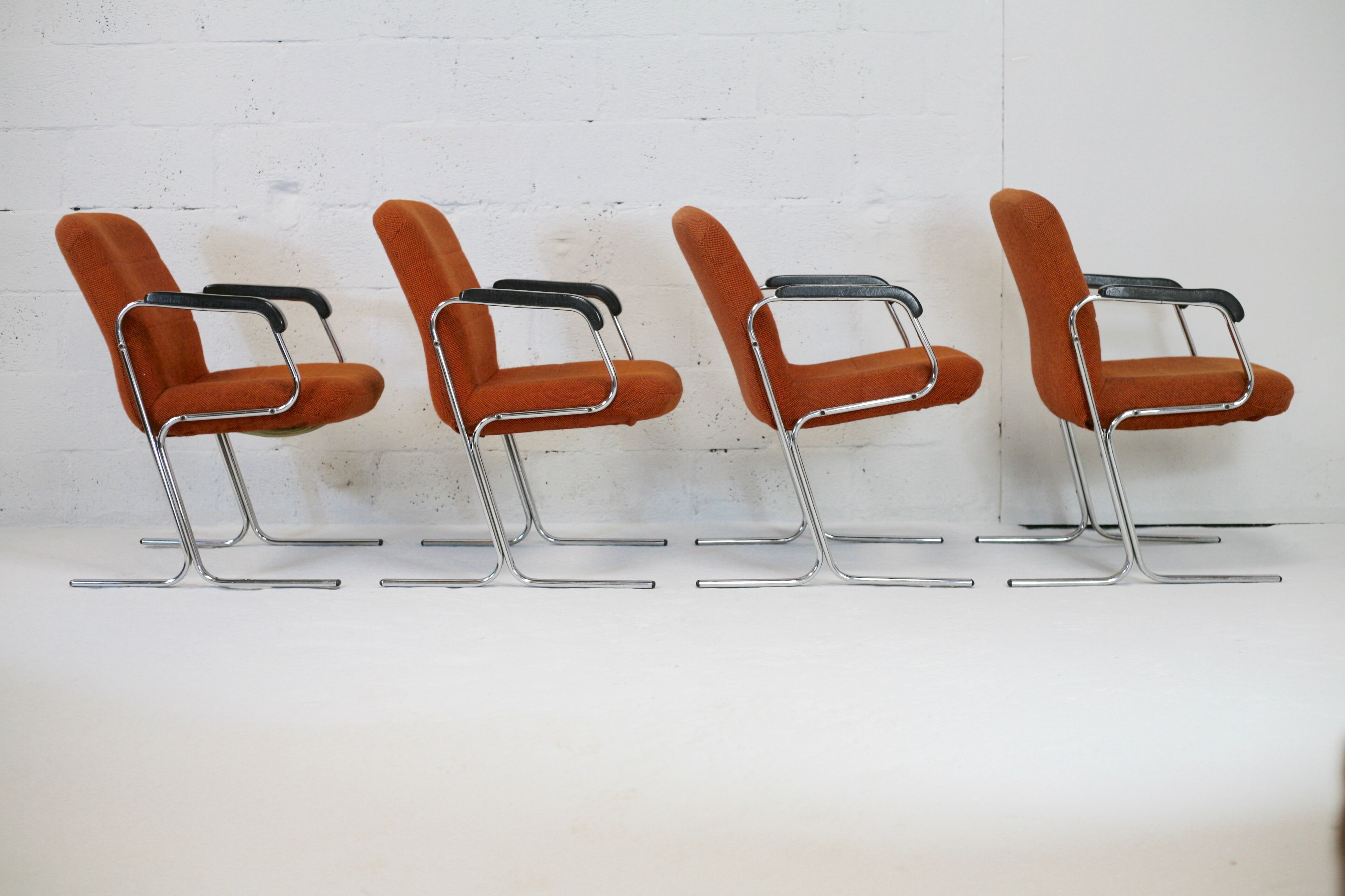4 "space age" armchairs, chrome steel base
