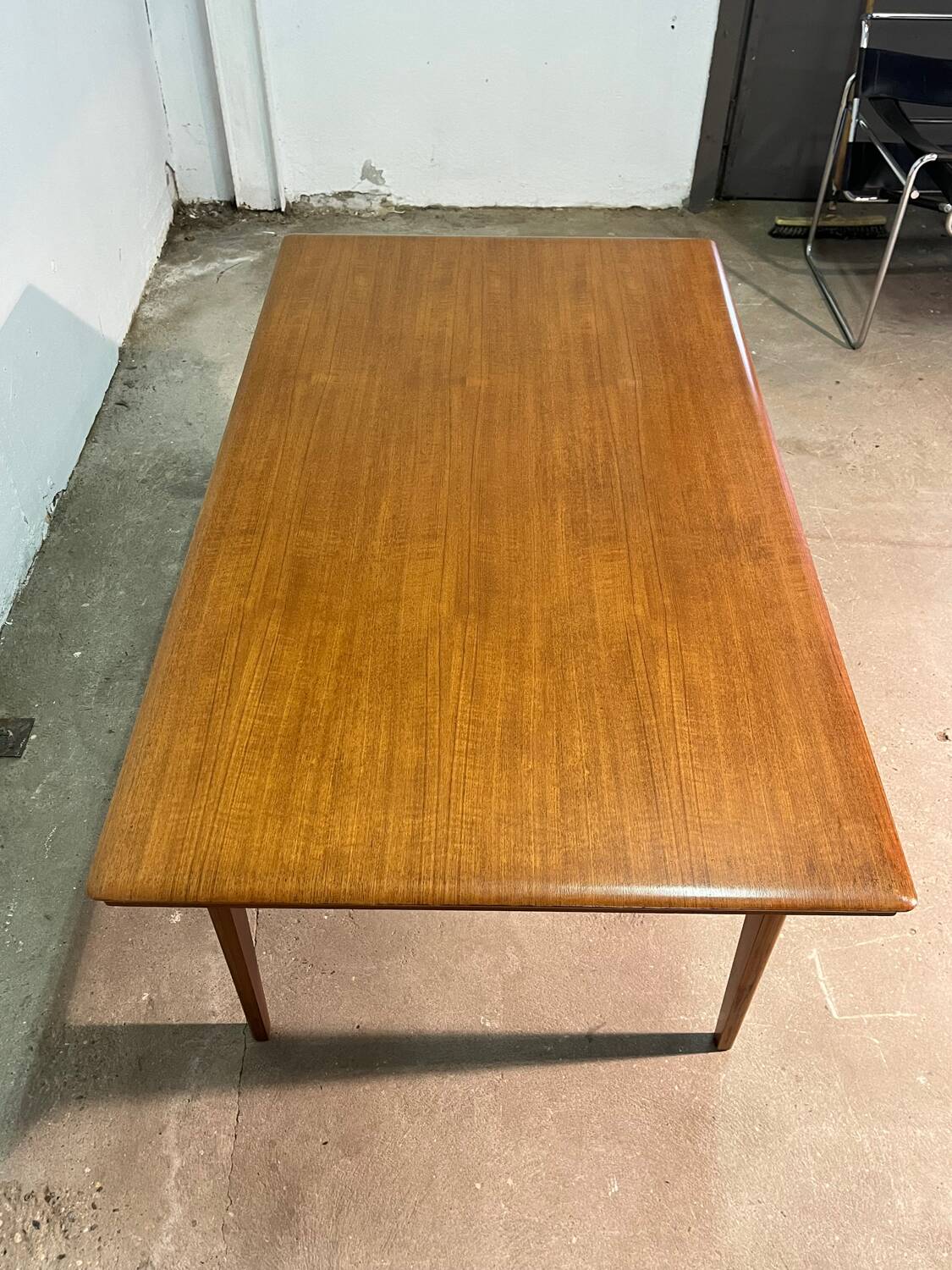 Scandinavian style extendable table