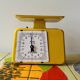 Stube - old household scale in yellow enameled metal - force 10