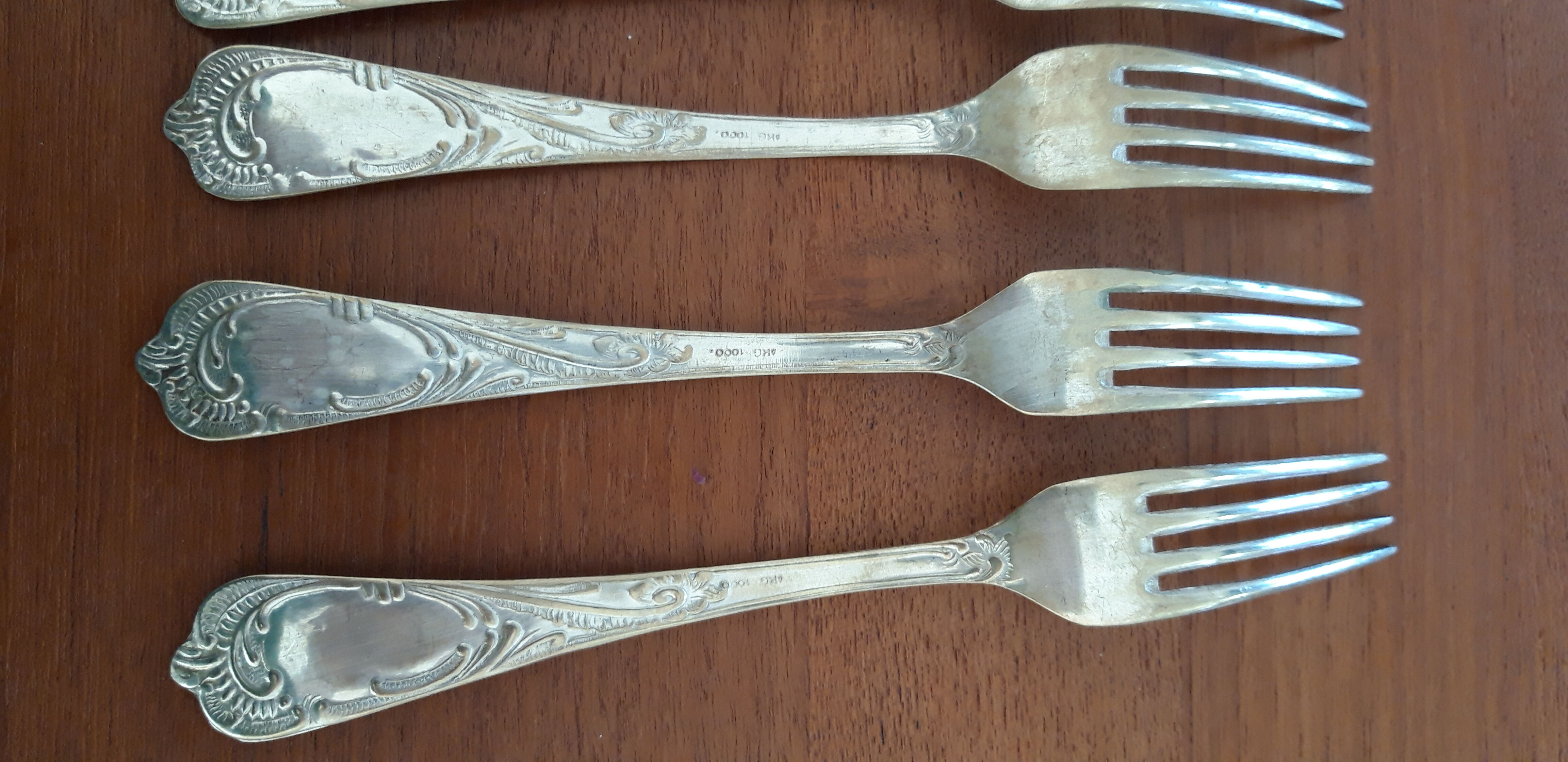 Set of silvered metal cutlery 1/1000th
