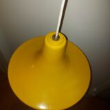 Suspension type indus en métal jaune