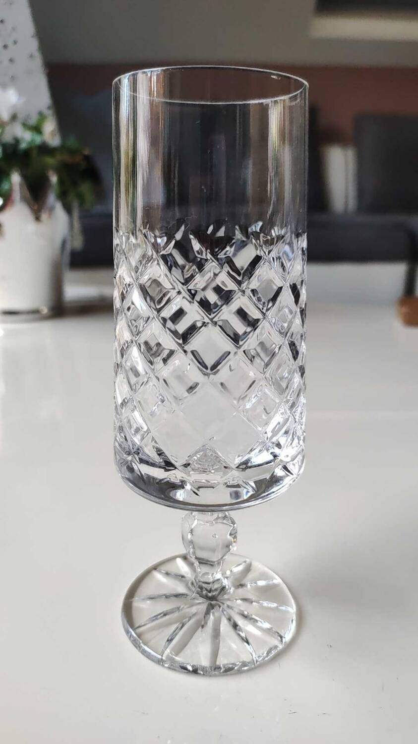 Set 6 champagne flutes, Lorraine crystal. Diamond/crosshair patterns. High 16 cm