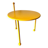 Table basse, desserte tripode en métal jaune par Tord Bjorklund pour Ikea, vers 1980