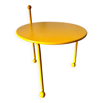 Table basse, desserte tripode en métal jaune par Tord Bjorklund pour Ikea, vers 1980