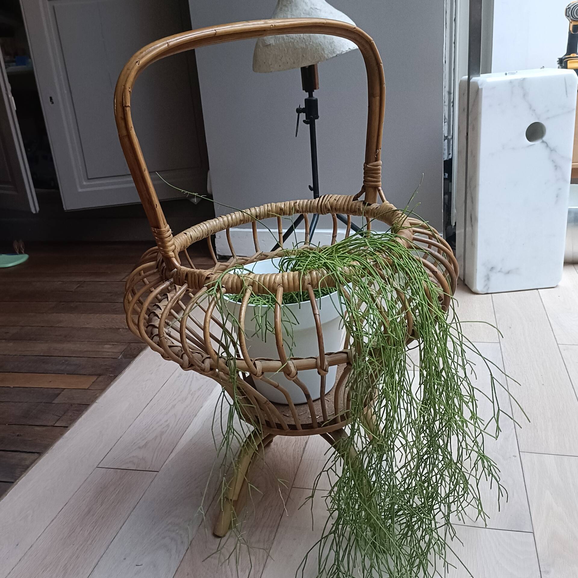 Travailleuse en rotin vintage