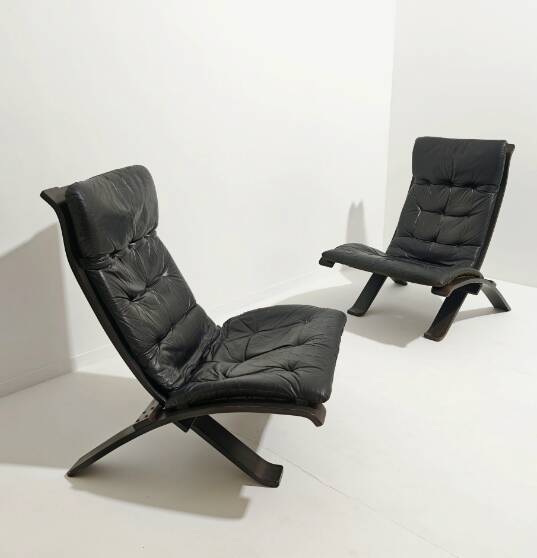 Pair of armchairs by Manufattura Italianna. Italy, 1970.