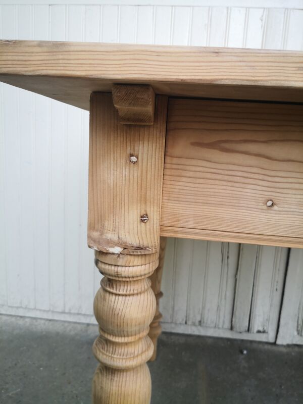 Table à manger en bois vintage pieds tournés style table ferme