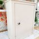 Armoire à pharmacie vintage années 50 en métal beige patiné