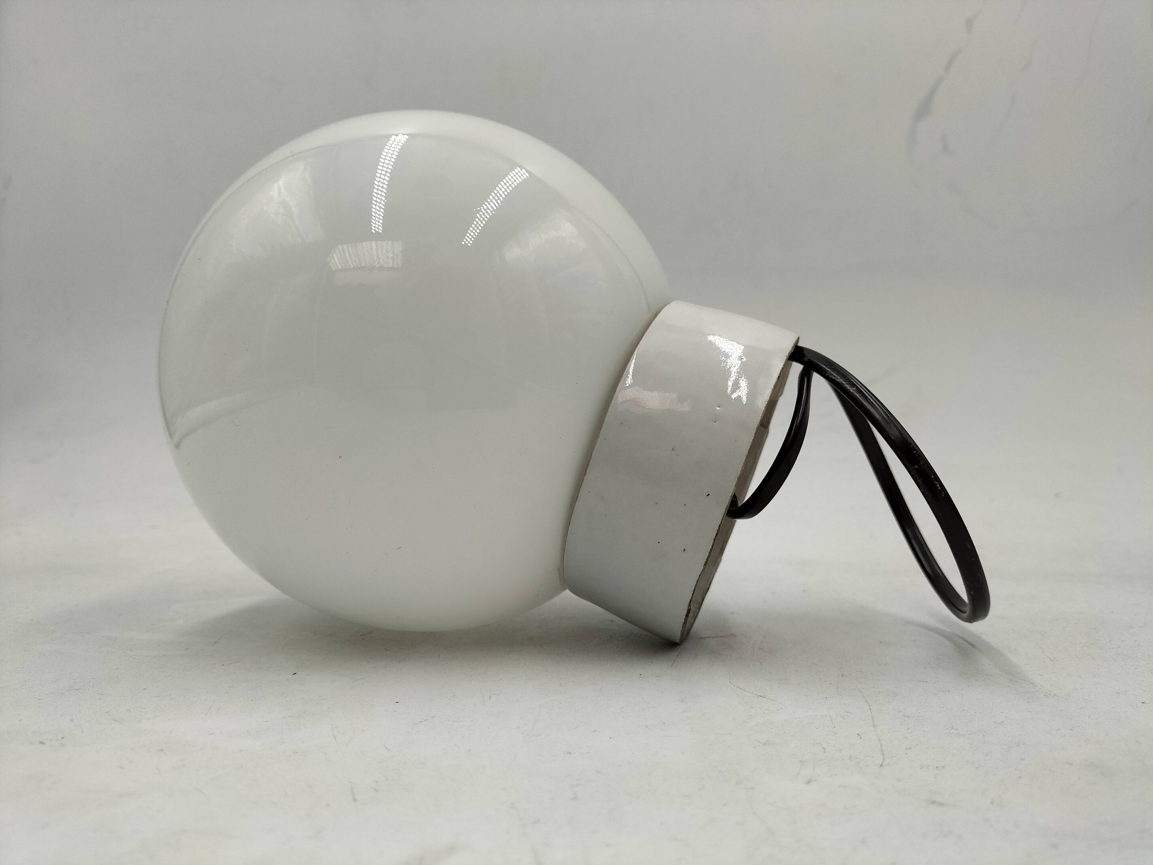 Opaline and porcelain wall light