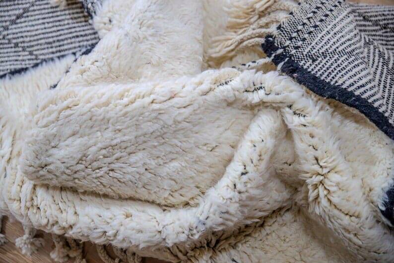 Tapis en laine marocain fait main traditionnelle taille 150x250 cm