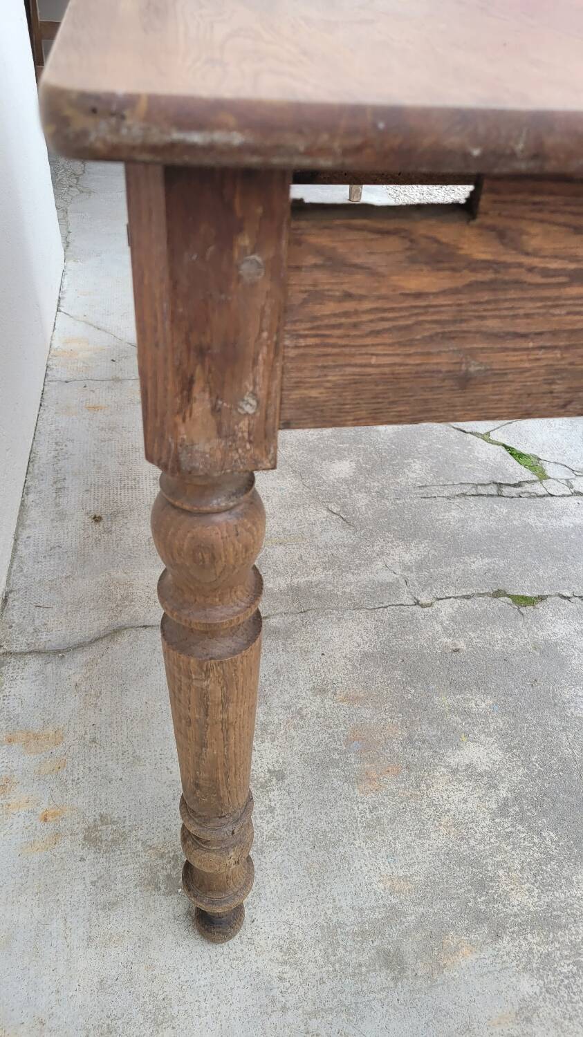 Rustic farm table in solid oak, Louis Philippe legs, 19th century - 1m40