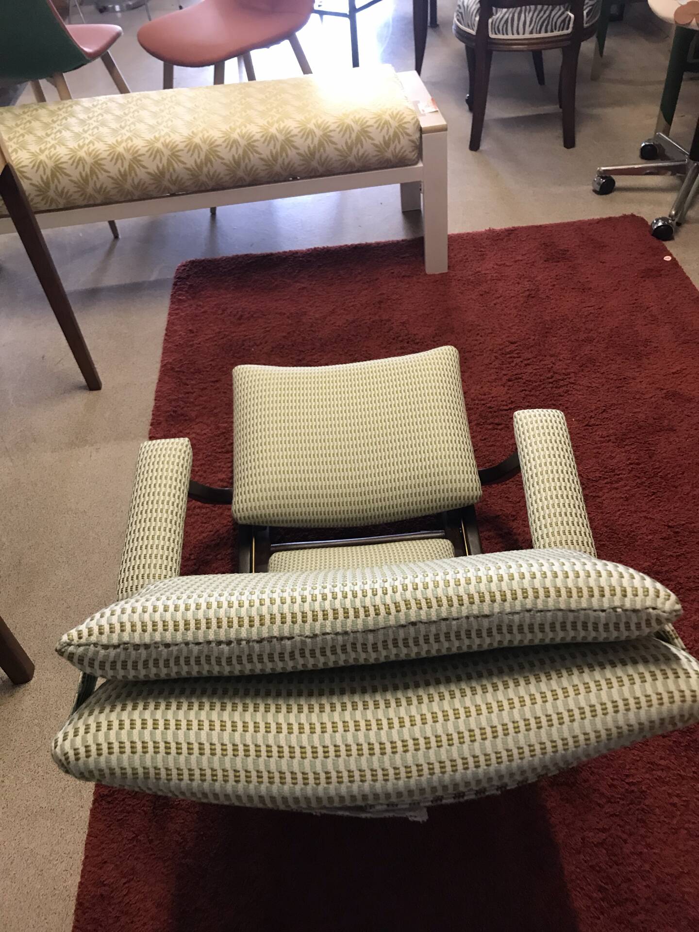 Rocking lounge chair made of fabric suitable for outdoor use.