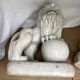 Paire de lions en marbres blancs