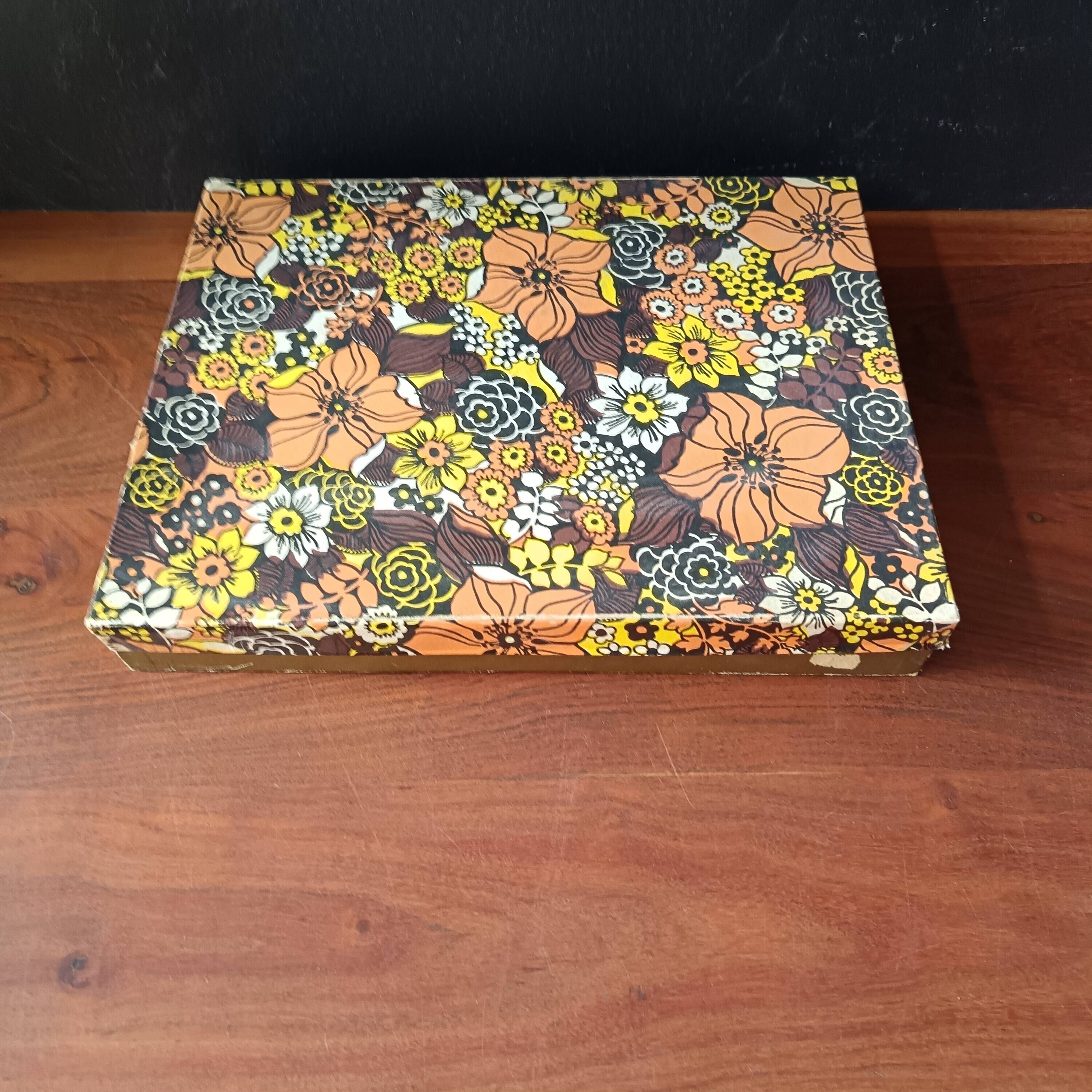 6 stainless steel ice cream cups and spoons, French, stainless steel bowl