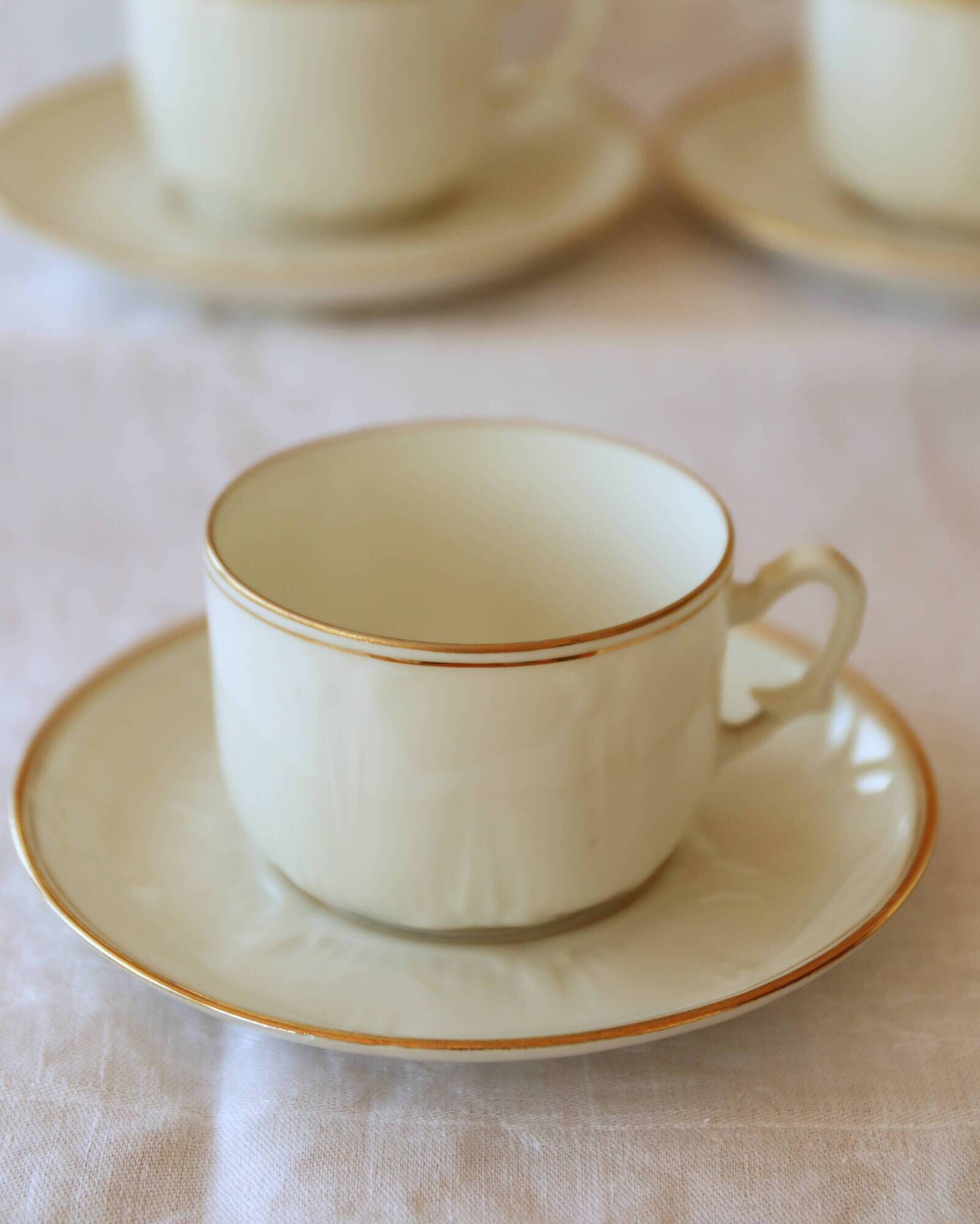 Coffee service for 8 cups with saucers in Limoges porcelain – Gold trim