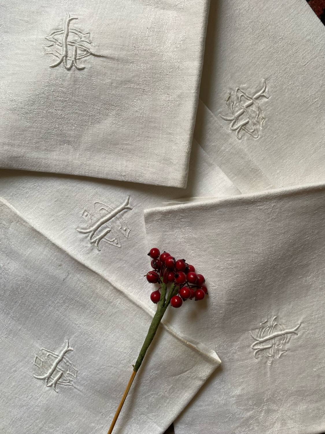 6  serviettes de table en fil de coton damassé blanc monogramme SL.