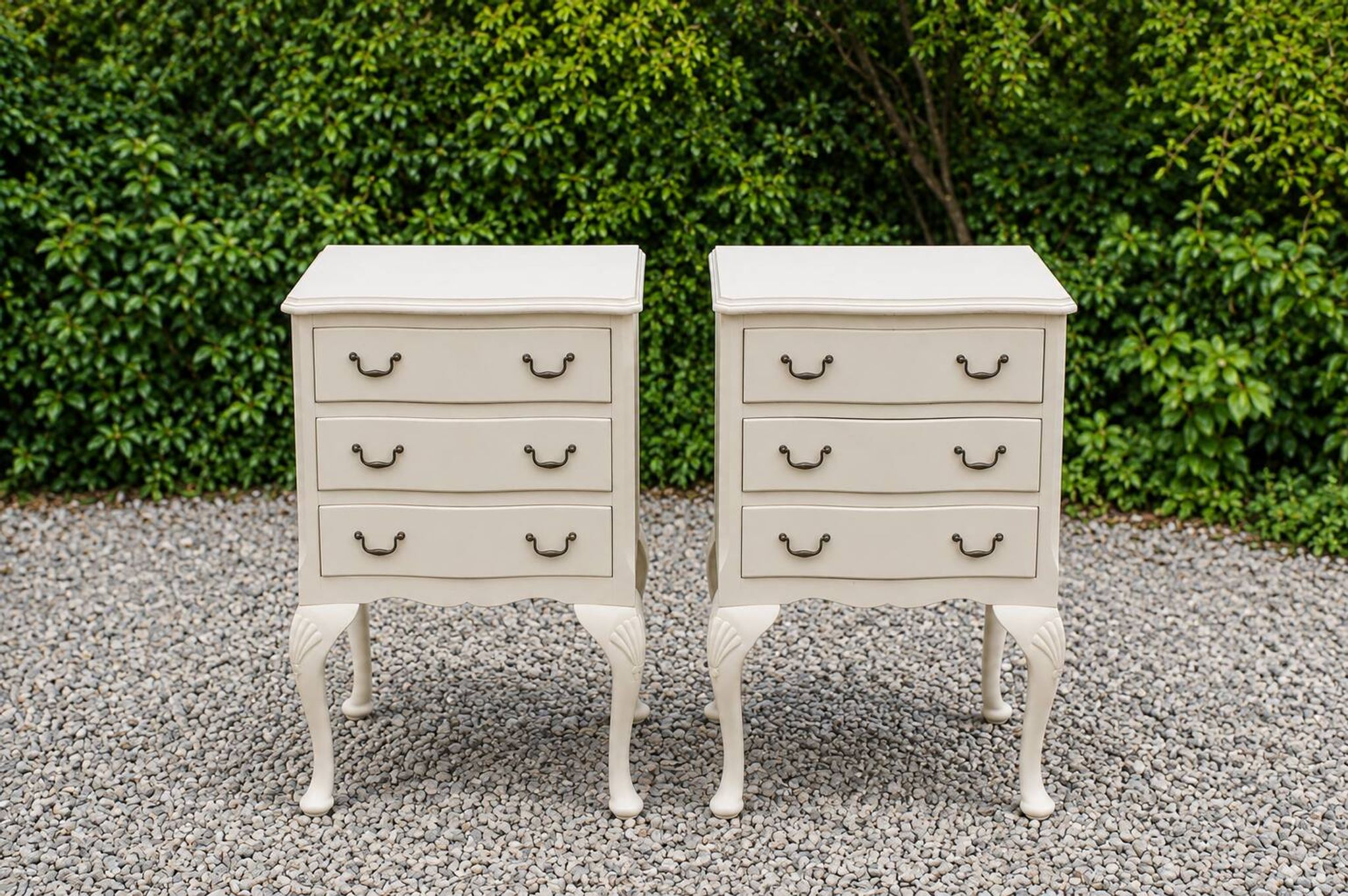 Pair of renovated antique bedside tables – Ivory from Orfèvres Libéron – 3 drawers