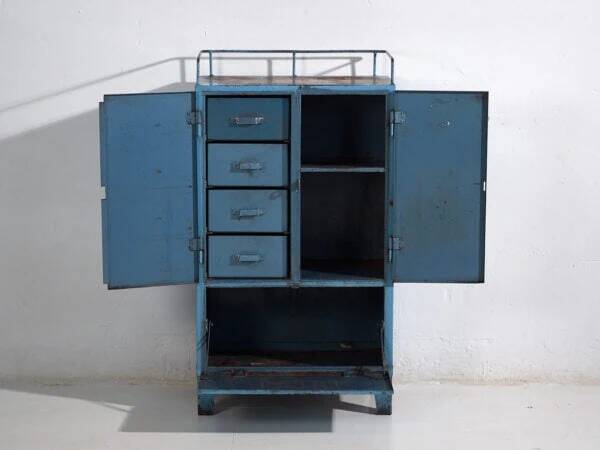 Armoire vintage de style industriel avec patine bleue (c.1950)