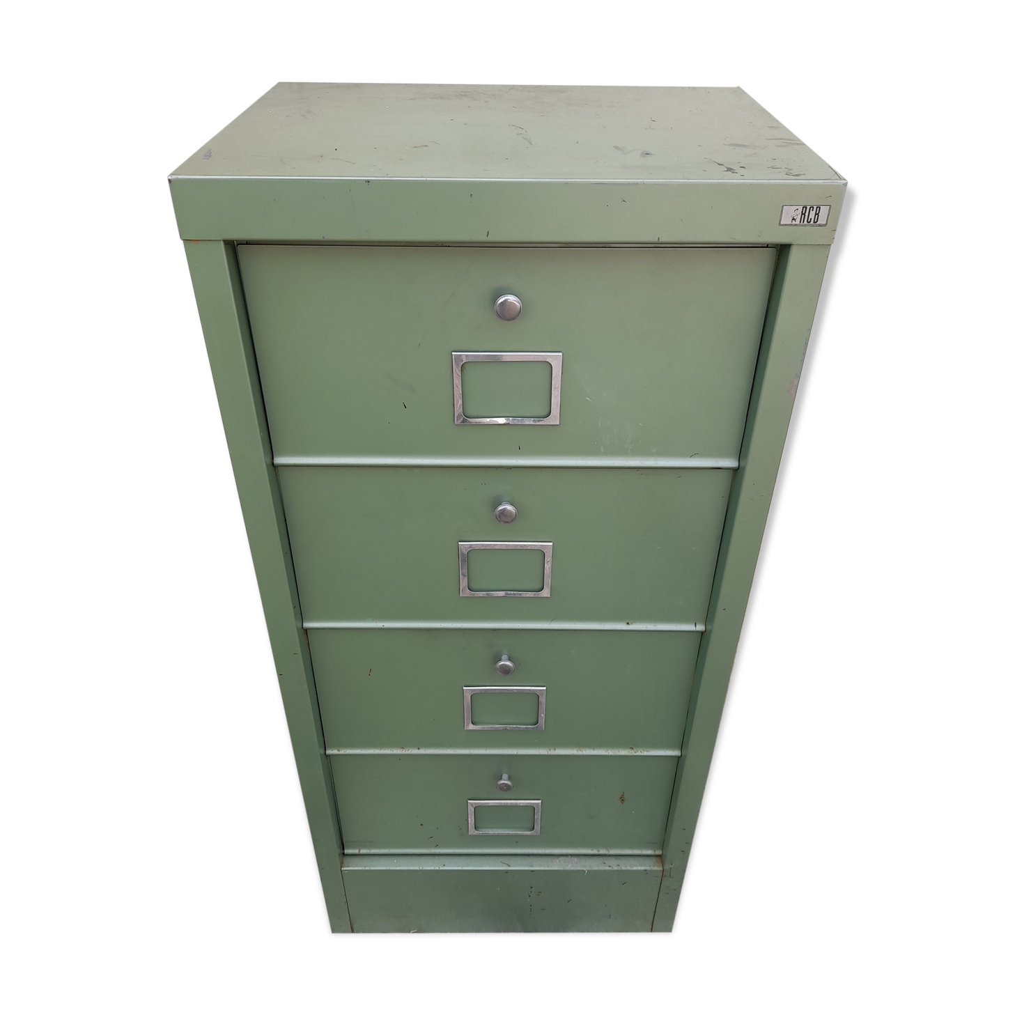 Iron clamshell cabinet