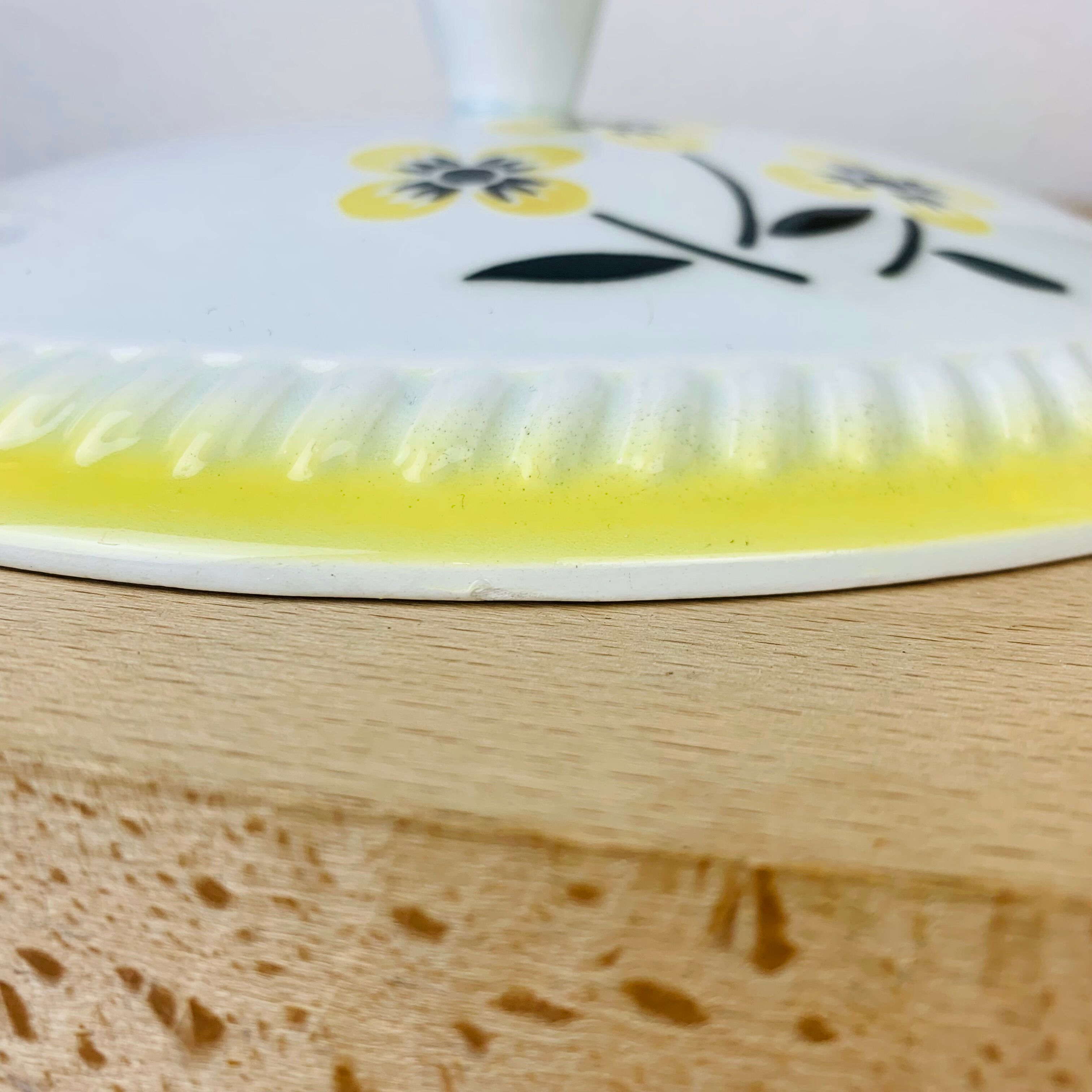 Vintage dishes and tureen in ceramic