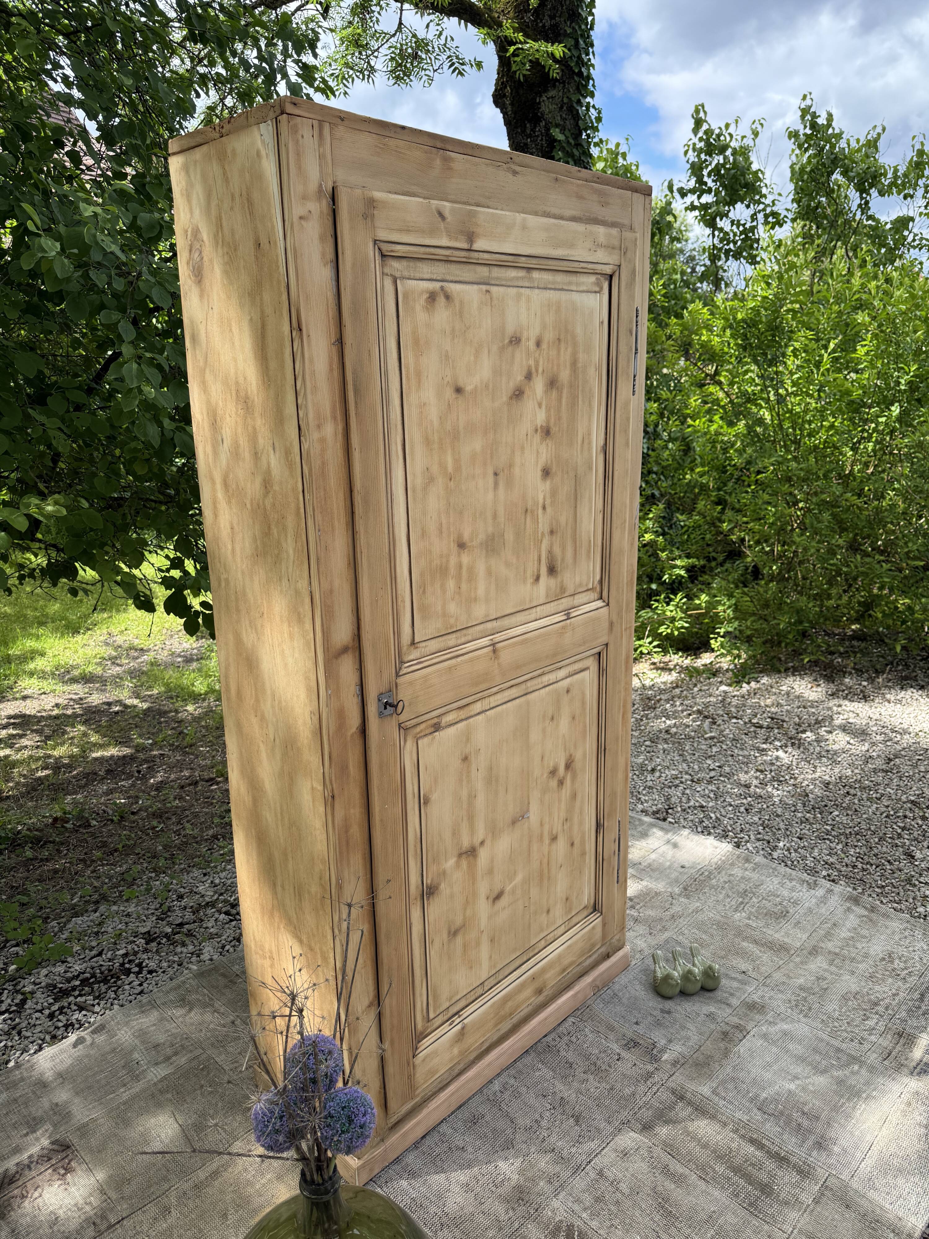 Armoire ancienne bois rénovée