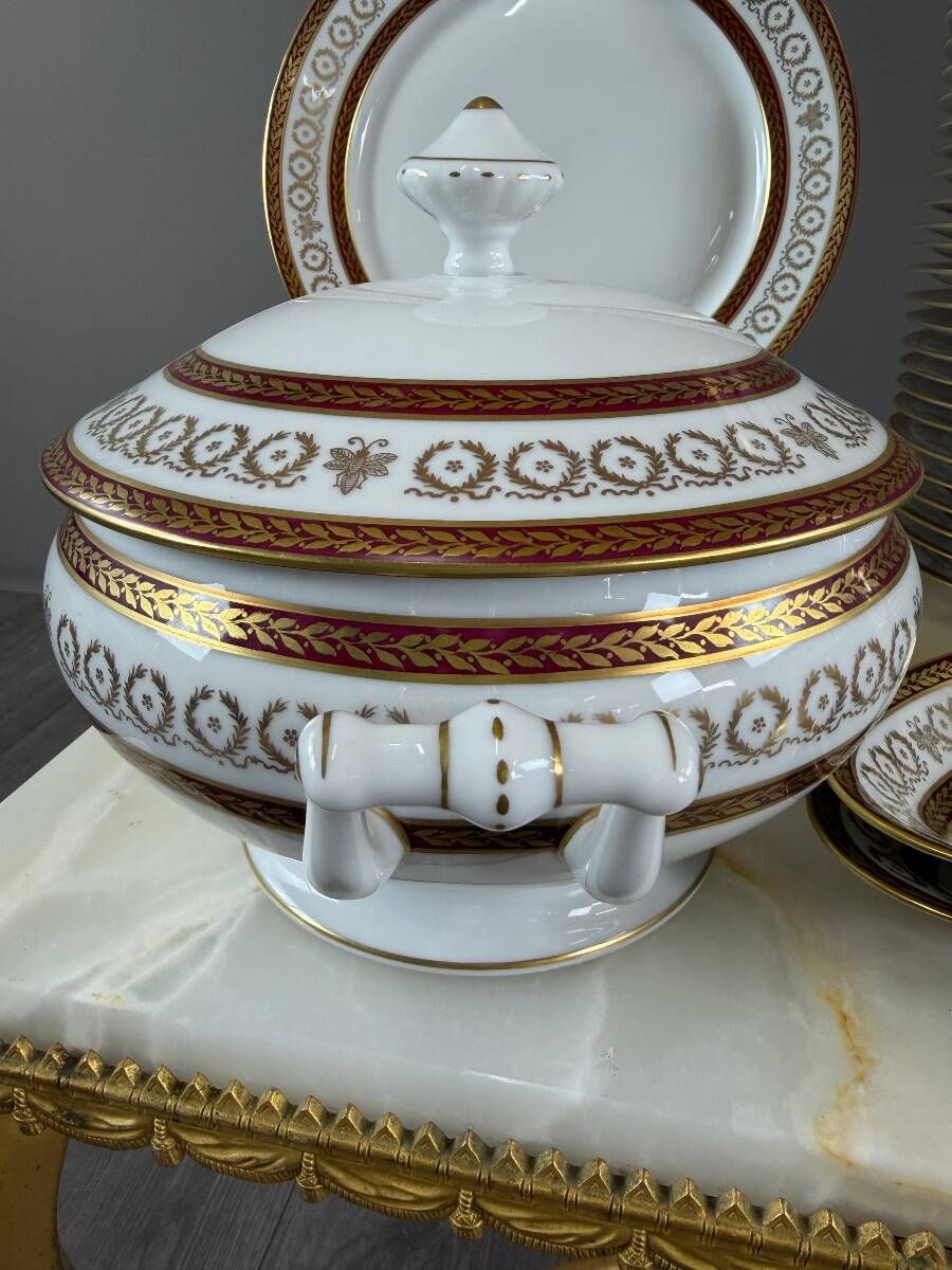Limoges porcelain table service Leclaire, 42 pieces, 20th century