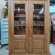 Grande vitrine ancienne en bois massif blond façon meuble d'apothicaire