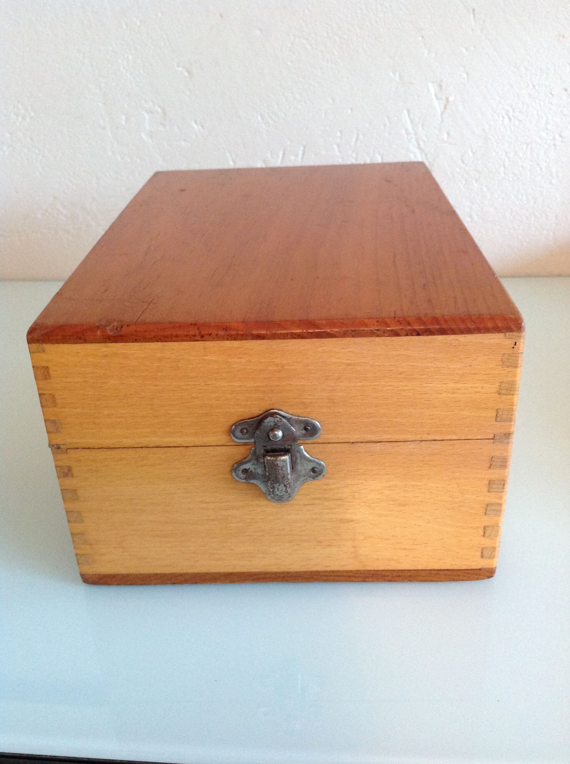 Varnished/vintage wood plug box 60s-70s