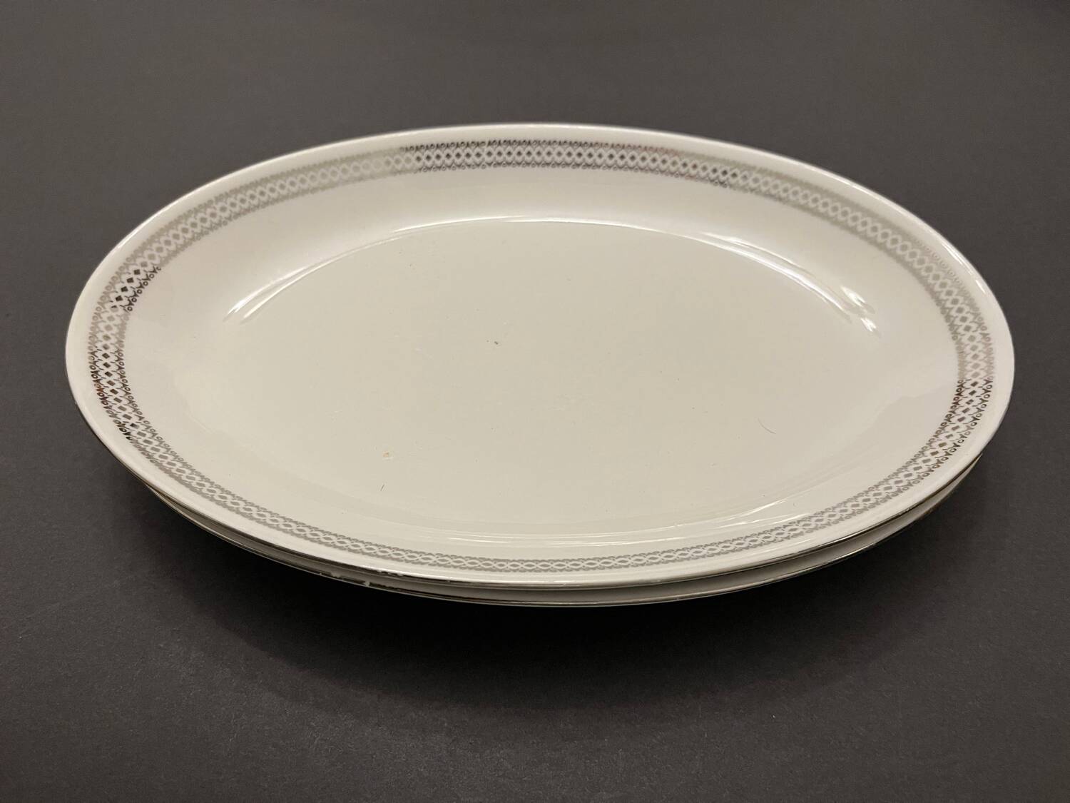 2 oval porcelain dishes