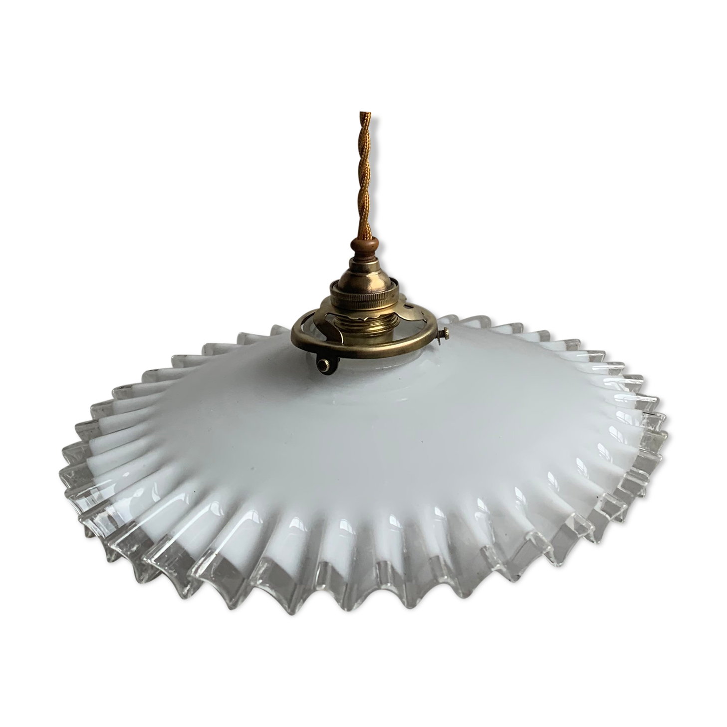 Opaline suspension with brass claw