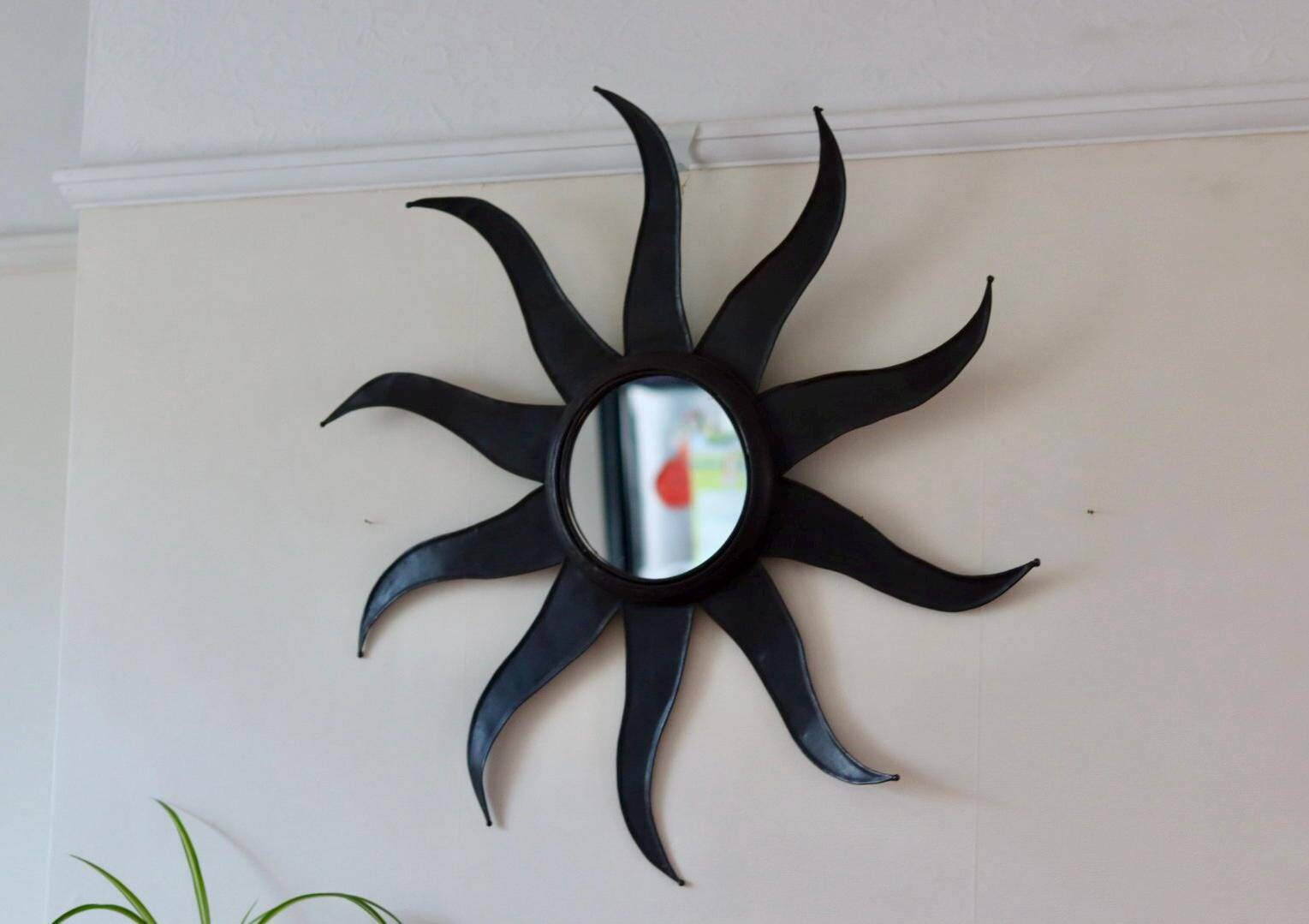 Miroir mural vintage en métal à motif soleil éclatant