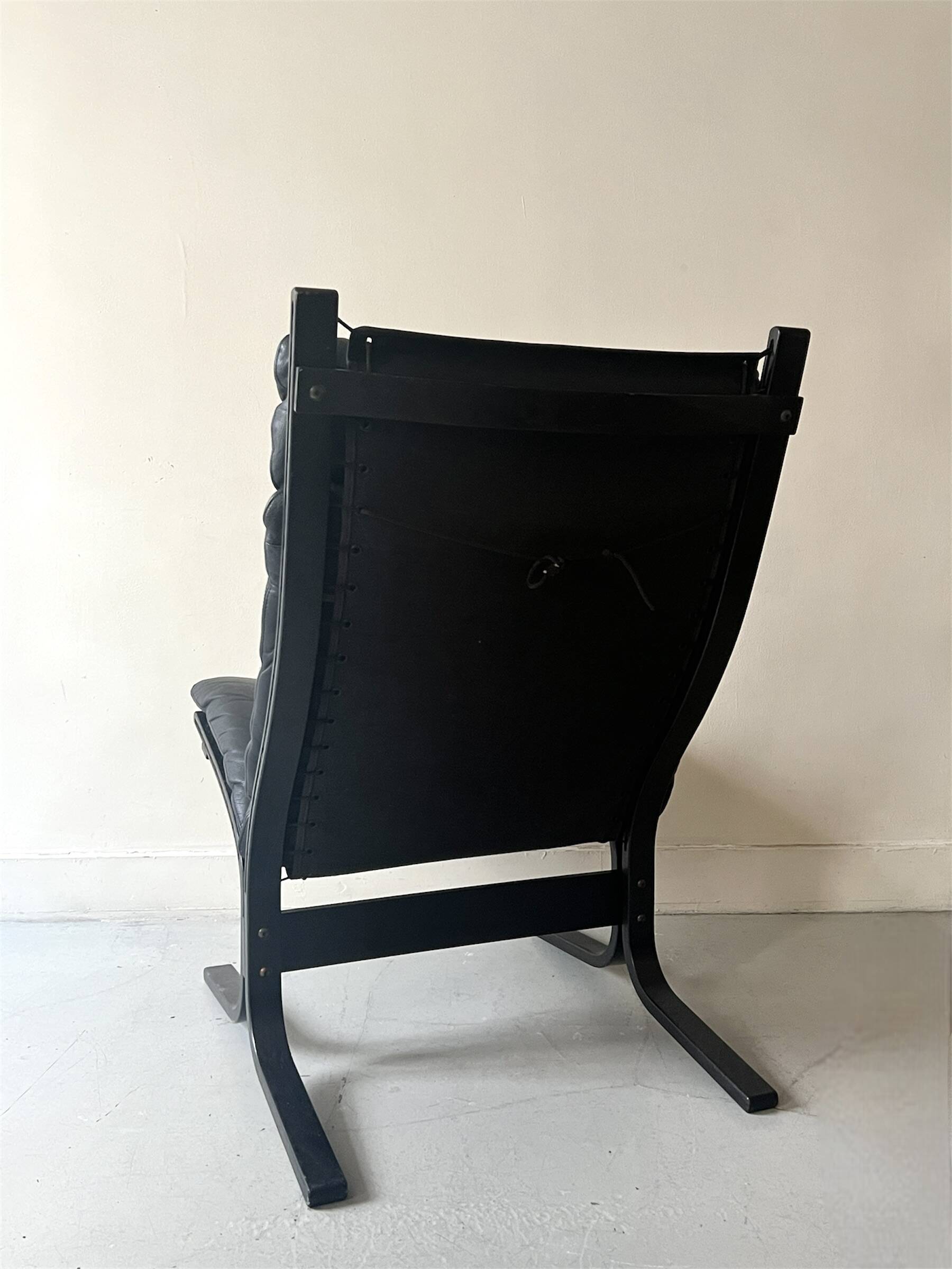 Siesta Scandinavian armchair in black leather by Ingmar Relling, designed in 1970