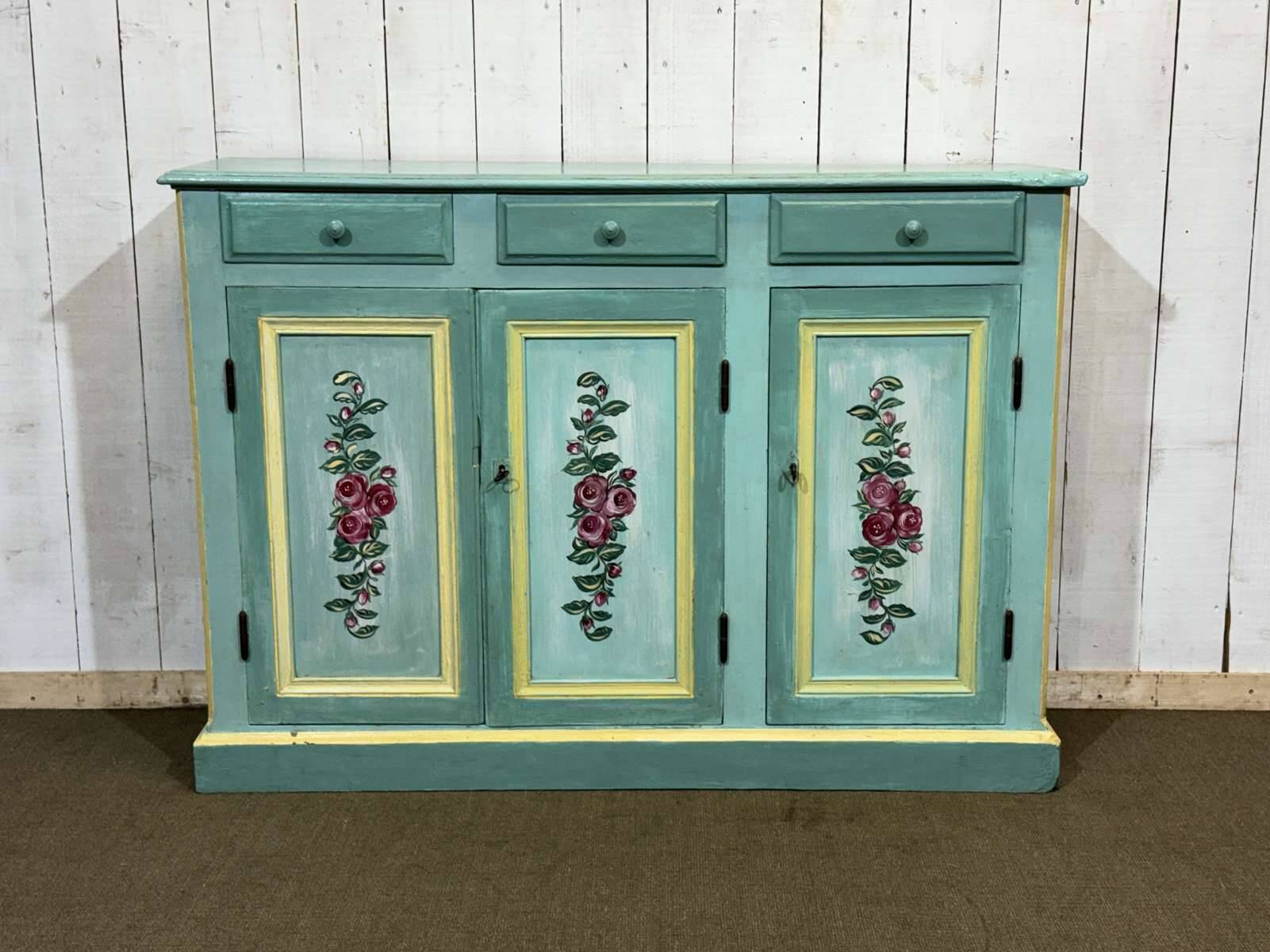 Enfilade 3 portes des années 1930 en châtaignier et sapin à décor floral