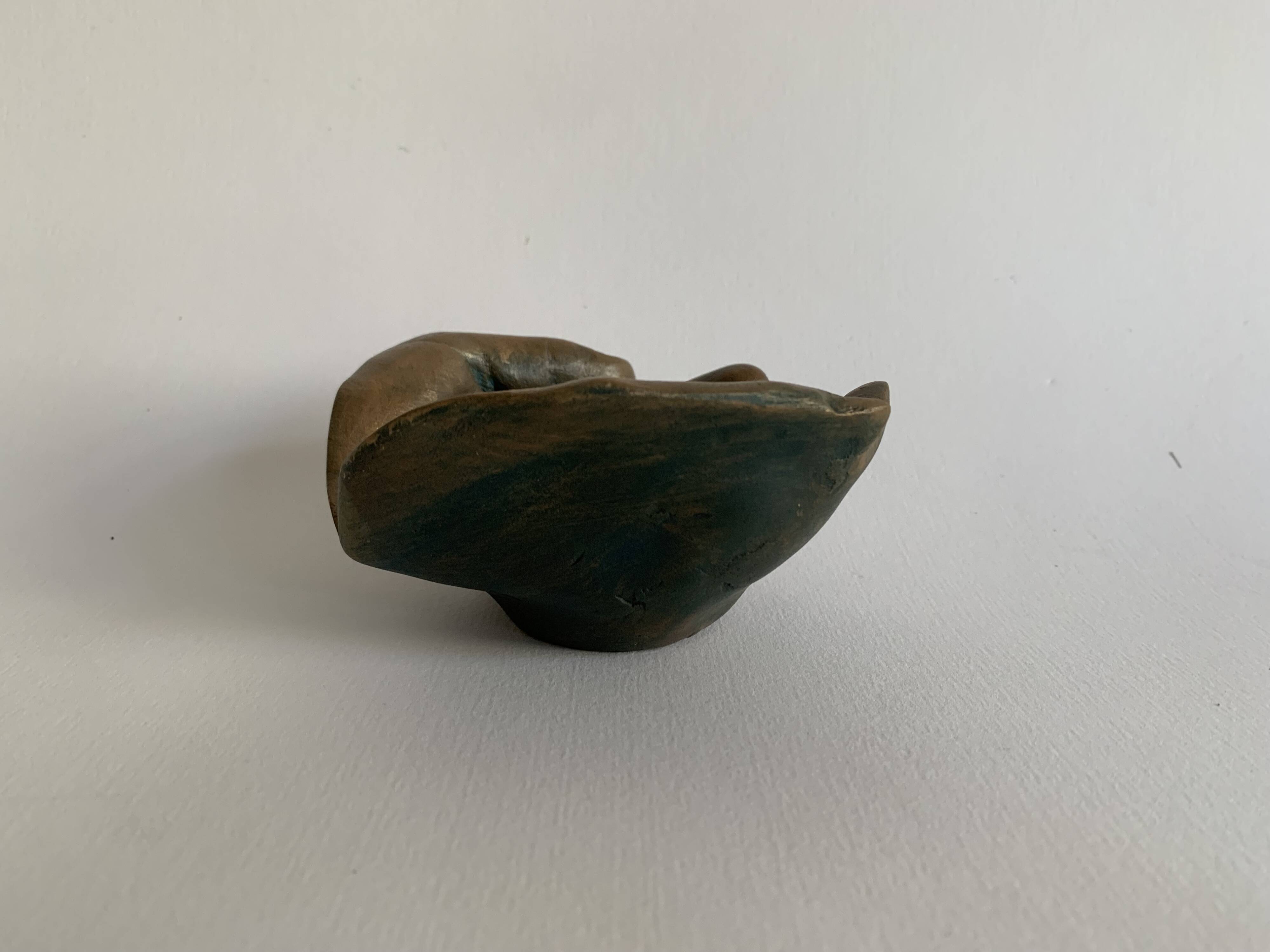 Terracotta art bowl "Jointed hands" signed by the artist Maria Ruiz