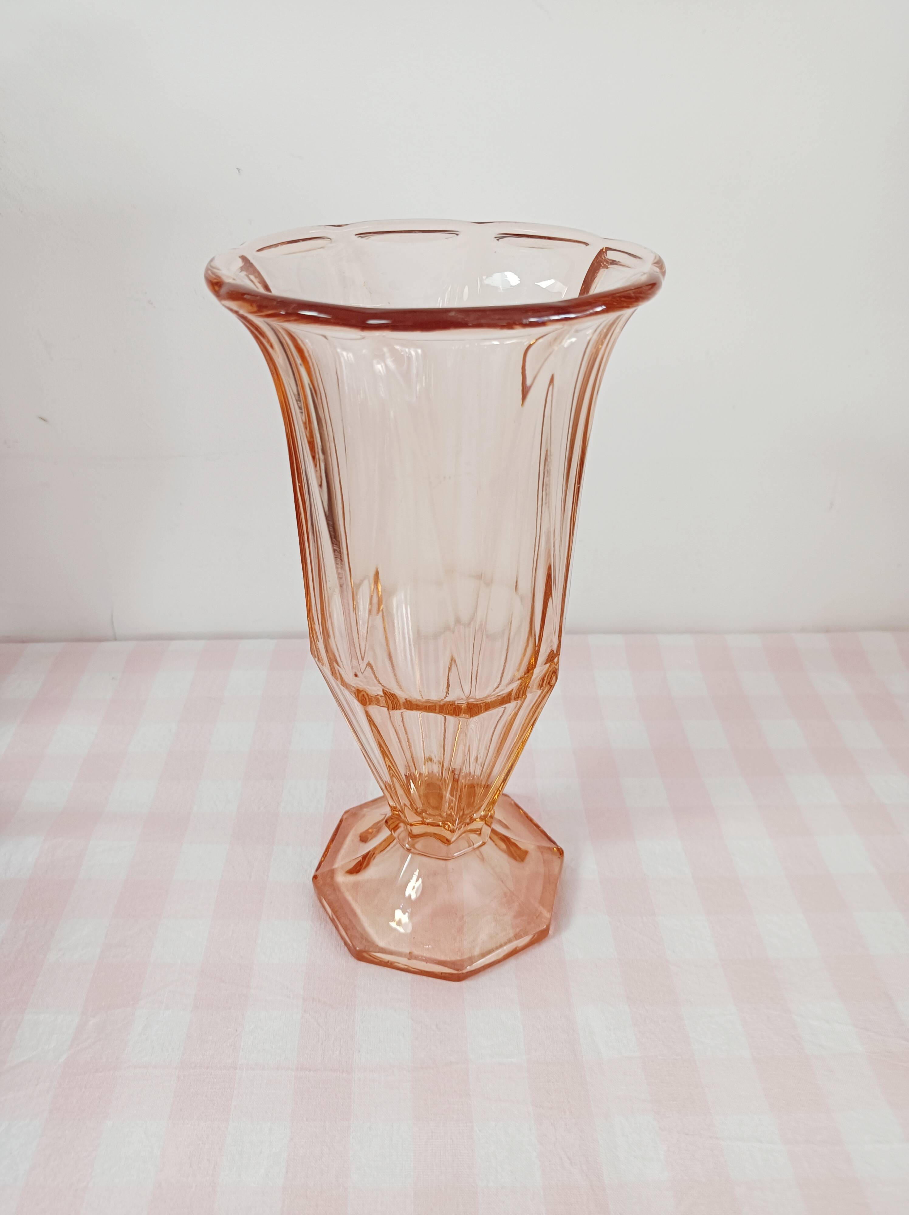 Grand vase en verre rose