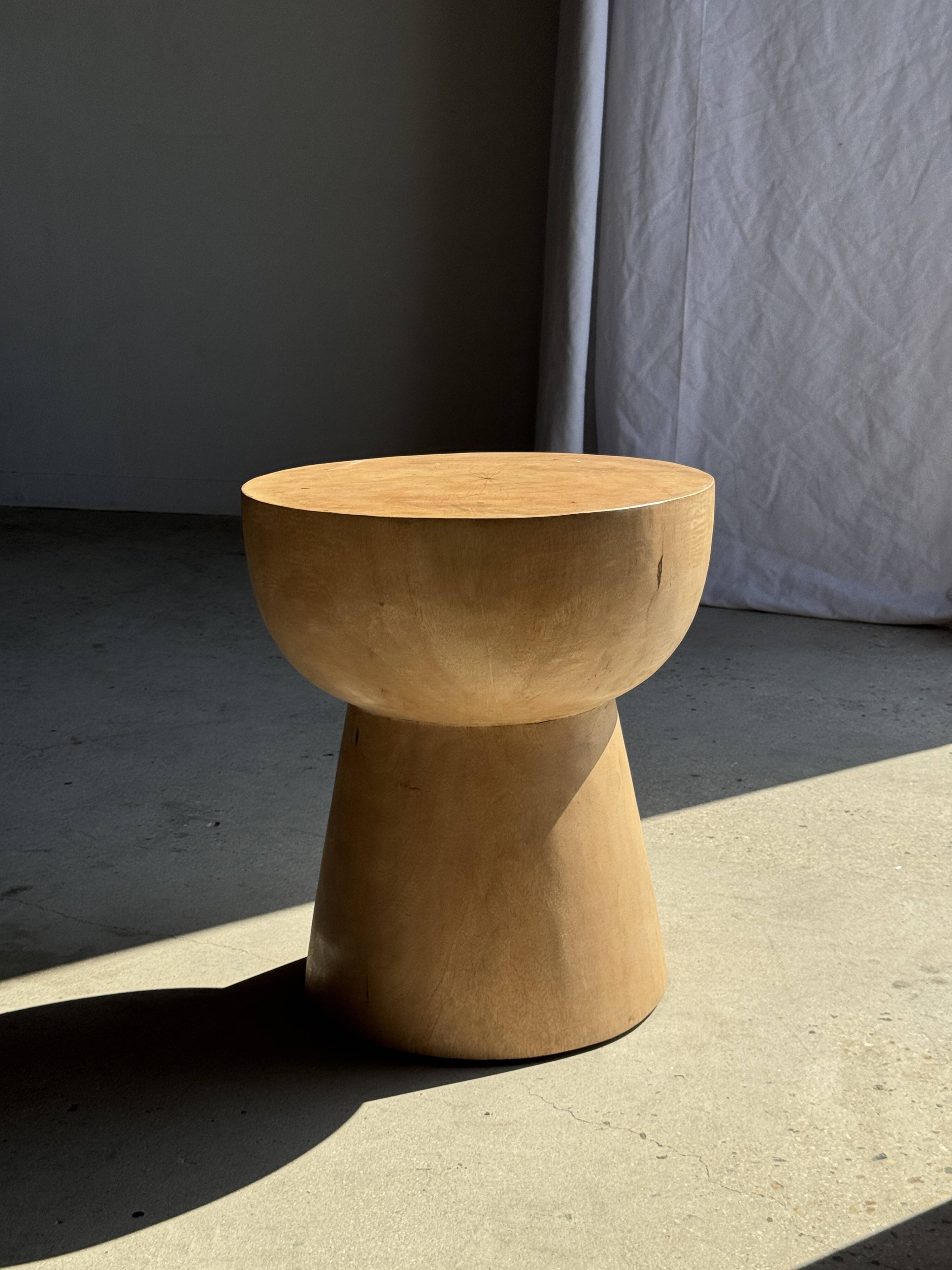 Side table or stool with a semi-spherical top in beige mango wood H50 D45