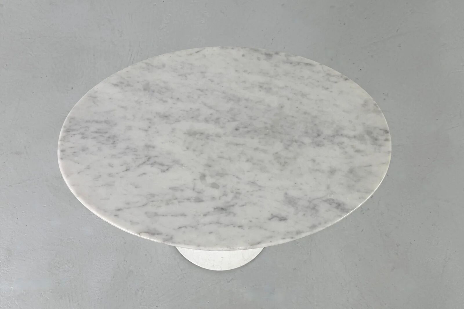 Tulip oval side table by Eero Saarinen for Knoll International – 1960s
