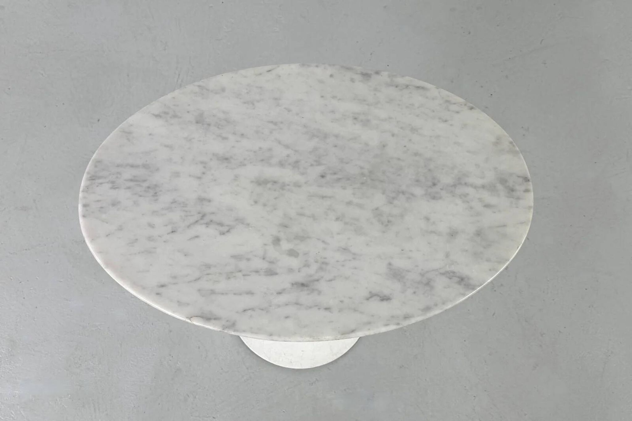 Tulip oval side table by Eero Saarinen for Knoll International – 1960s