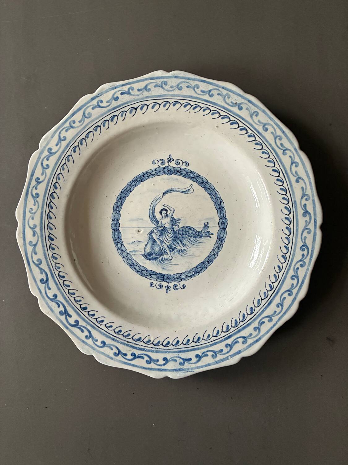 Plat Delft Néréide XVIIe