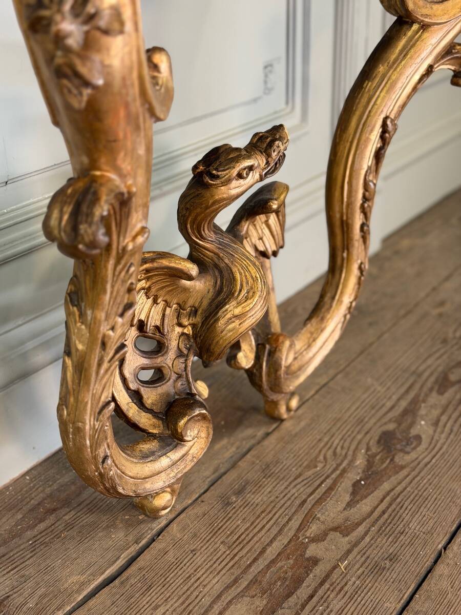 Regency console with a dragon, carved and gilded wood, Paris circa 1720