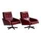 Paire de fauteuils lounge vintage en skai bordeaux, chaises rockabilly des années 50.