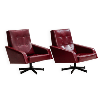 Pair of vintage lounge armchairs burgundy skai rockabilly chairs, 50s